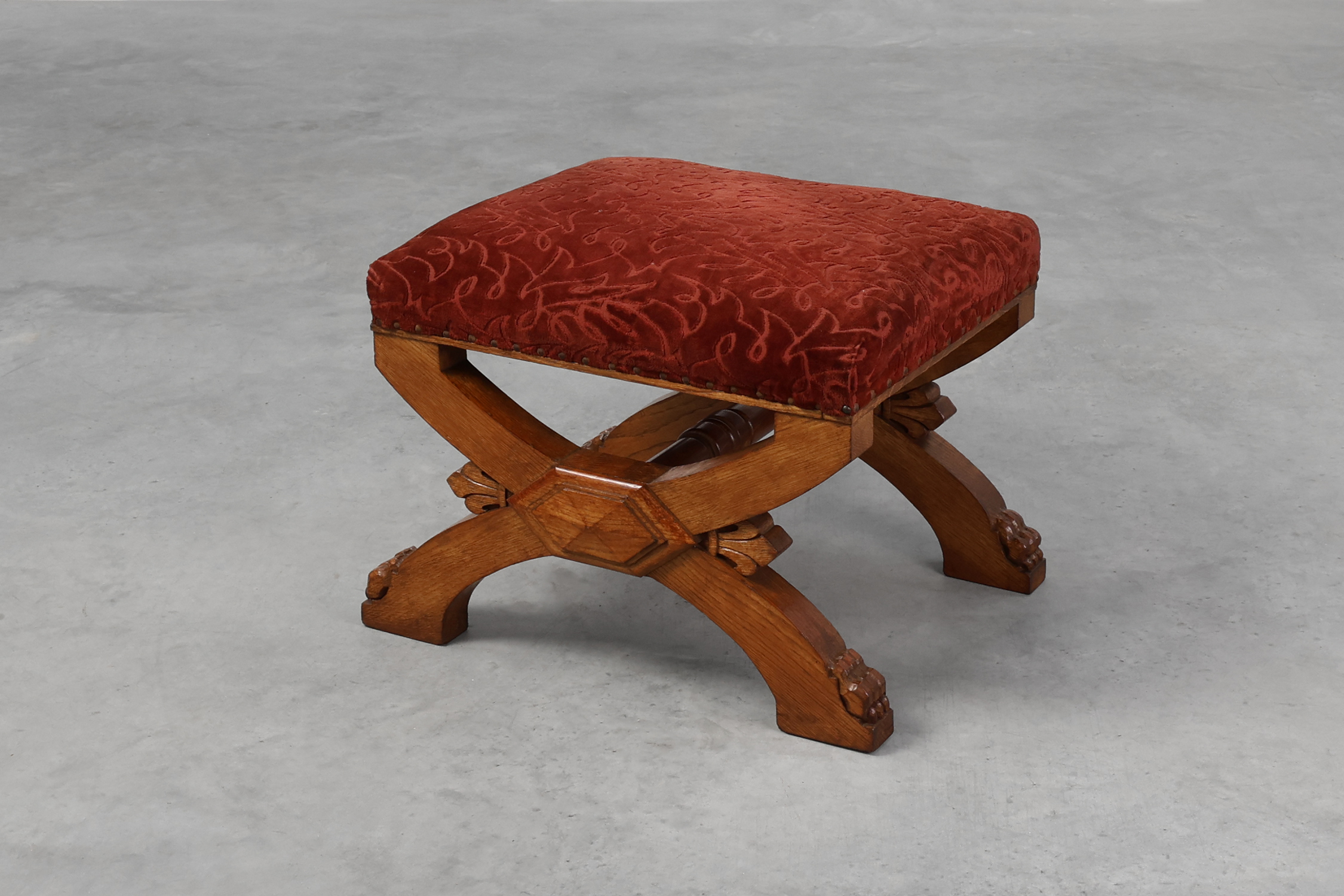 19th Century Gothic Revival Flemish Oak Ottoman, Belgiumthumbnail